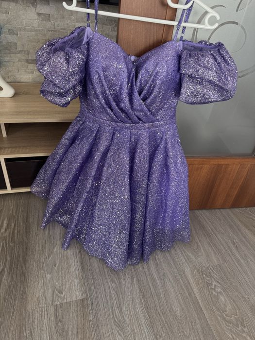 Офицялна рокля за вашия повод .