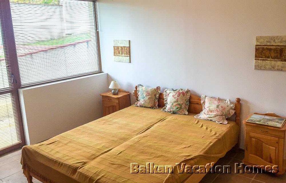 Просторен тристаен апартамент в комплекс в покрайнините на Балчик