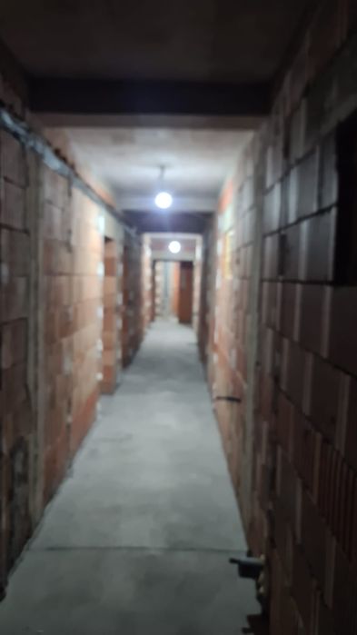 Tencuială mecanizată clasică, nisip, ciment și var