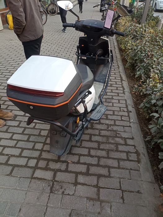 Elktron sukuter sotiladi