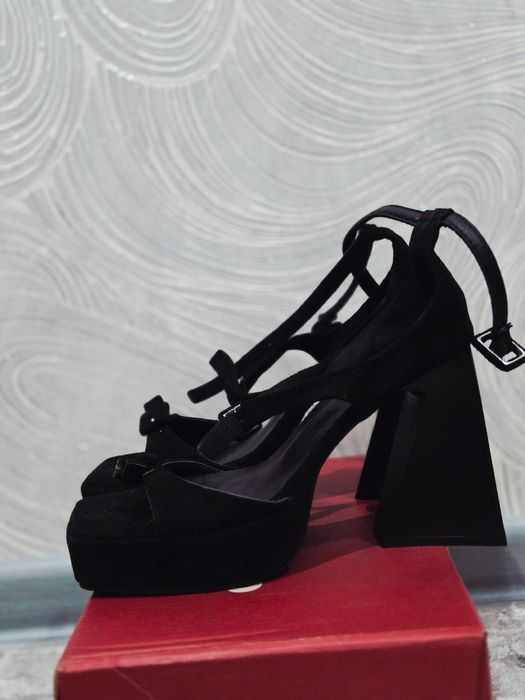 Высокие каблуки новые