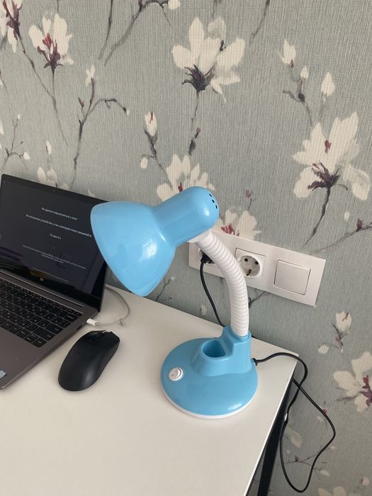 Настольная лампа