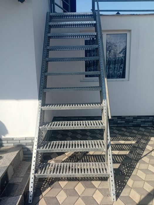 Scarii metalice zincate galvanizate