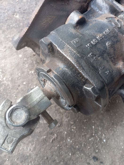 Гур,рулевой колонка Мерседес 408 D