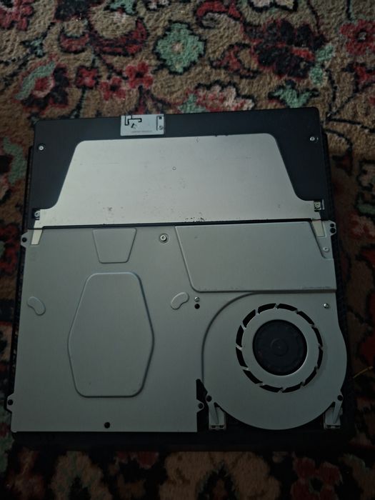 Продам playstation 4 slim