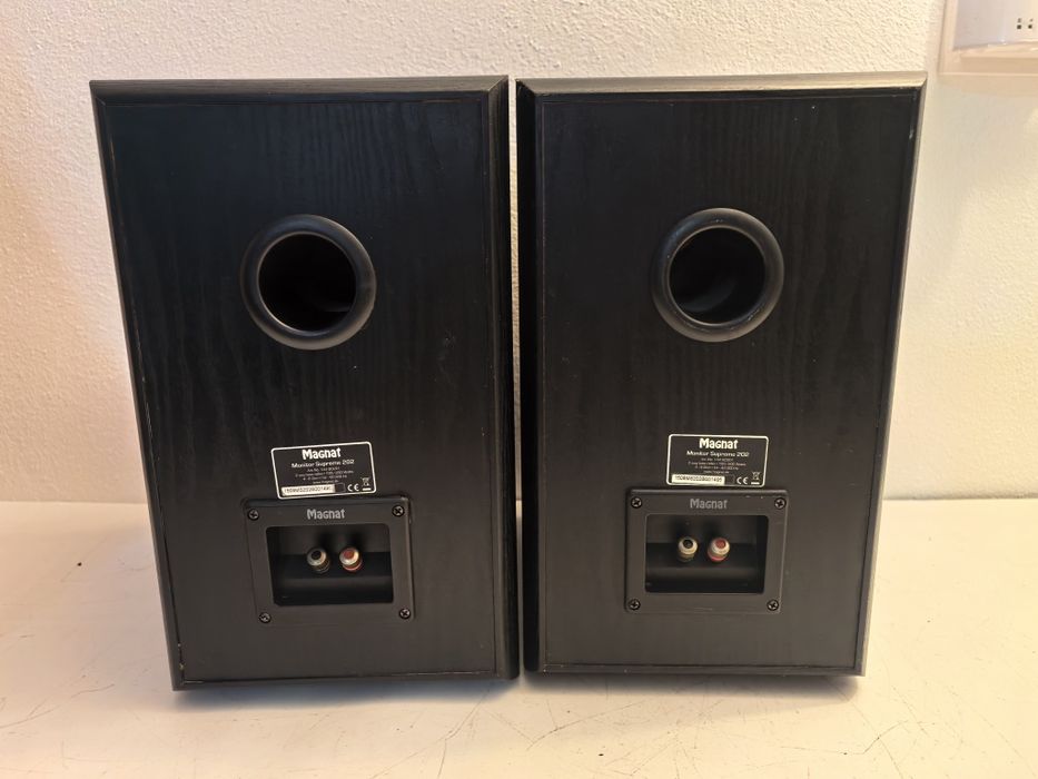 Boxe Magnat Supreme 202 bass relflex 200W 4-8 ohmi