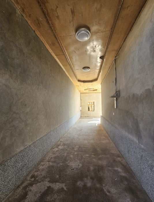 Кибрай тумани Узумзор маҳалласида  9,6 сотих 6 хонали уй сотилади.