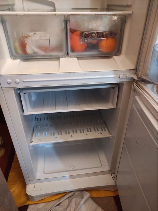 Холодильник indisit