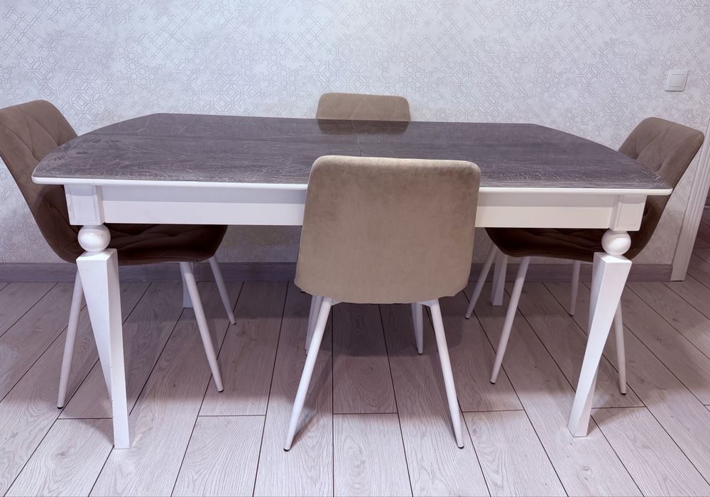 Продам куханный стол и стулья