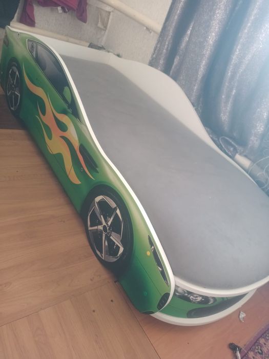 Продам кровать машина