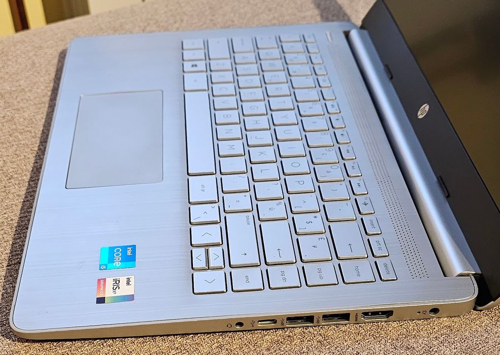 Laptop HP 14s-dq2021nb,  i5 Gen 11,  512GB SSD, baterie nouă + husă de protecție