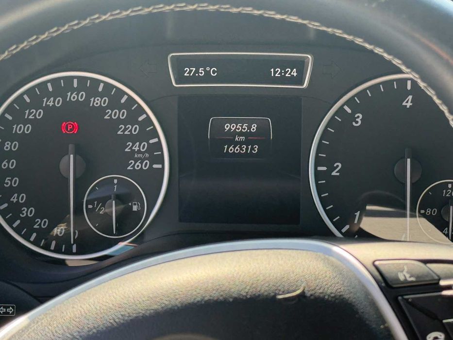 Mercedes-Benz B 180