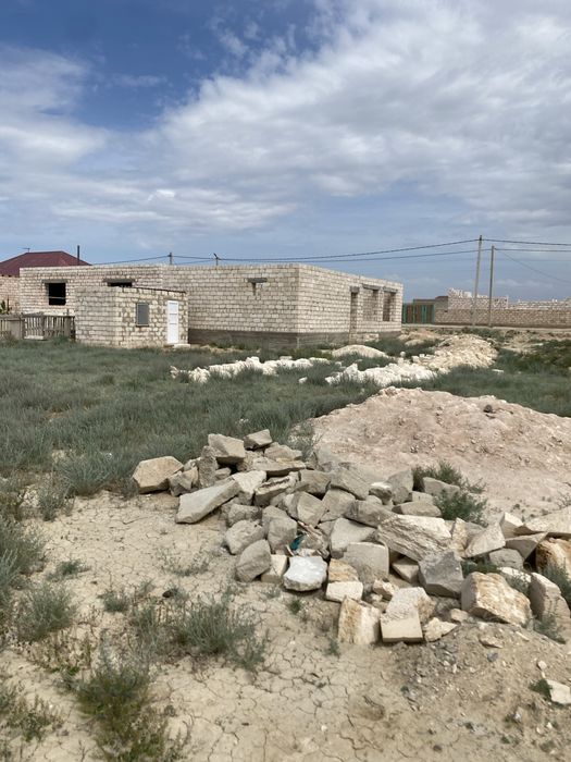 Продам участок с недостроенным домом