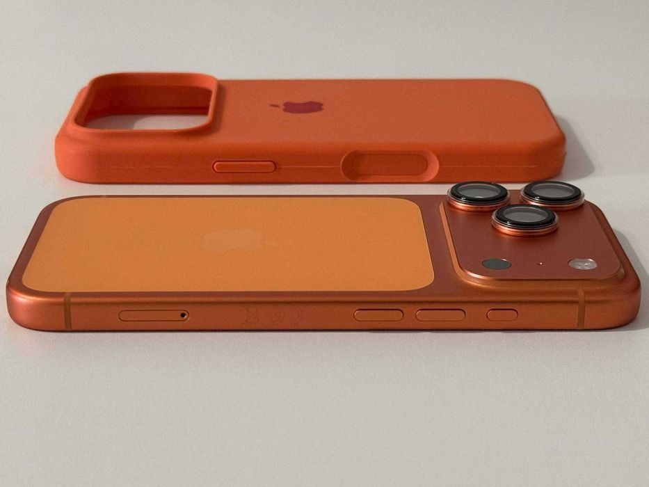 Бартер! Като НОВ! iPhone 17 Pro Cosmic Orange (Оранжев)