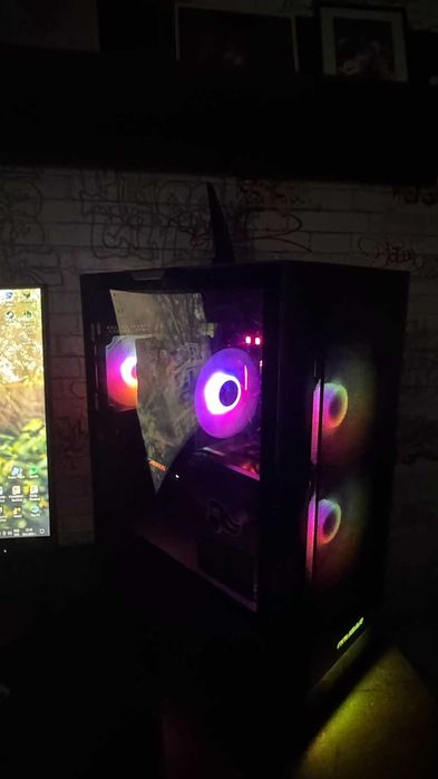 Геймърски setup сядаш и играеш