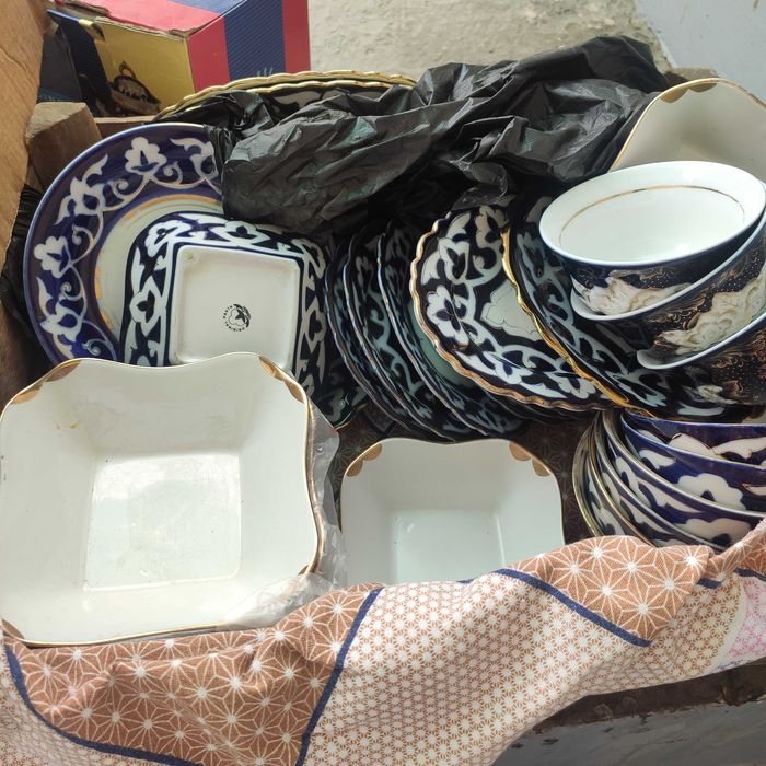 Пахта гуллик чойнак ва пиёлалар сотилади.