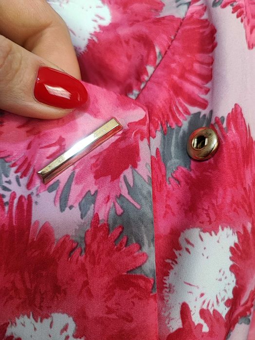 Яркий плащ на наш 50 размер