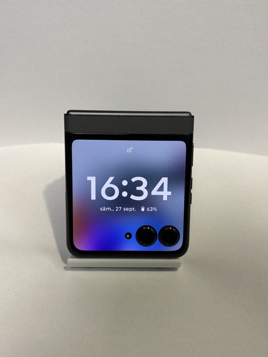 MDM vinde: Motorola Razr 50 5G, 256GB, Koala Grey.