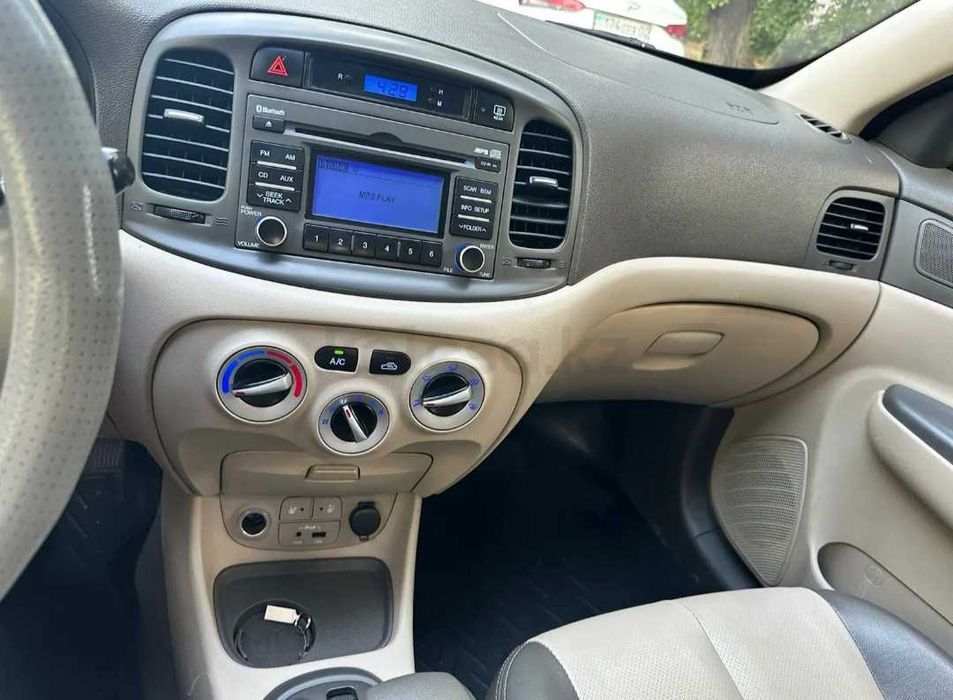 Hyundai Verna 2010 г.