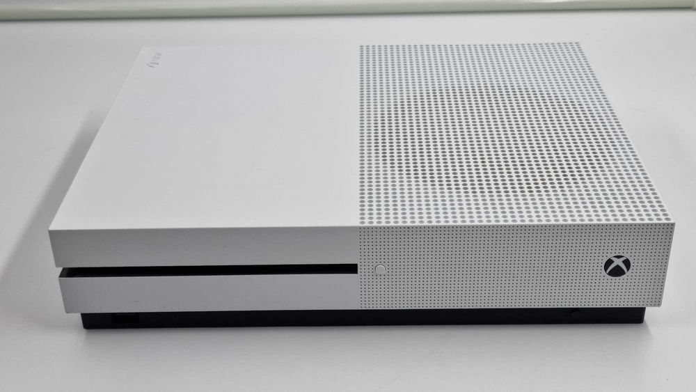 Consola Gaming Xbox One S [Amanet Club Caro]