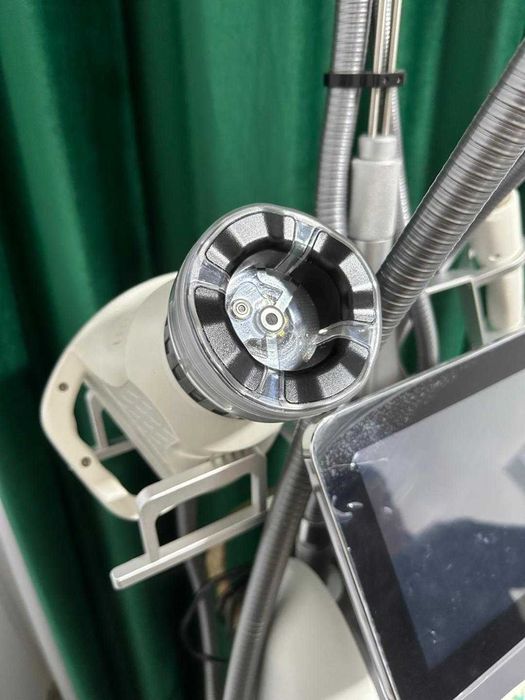 Vând aparat profesional de remodelare corporală și facială – REVOLV-X