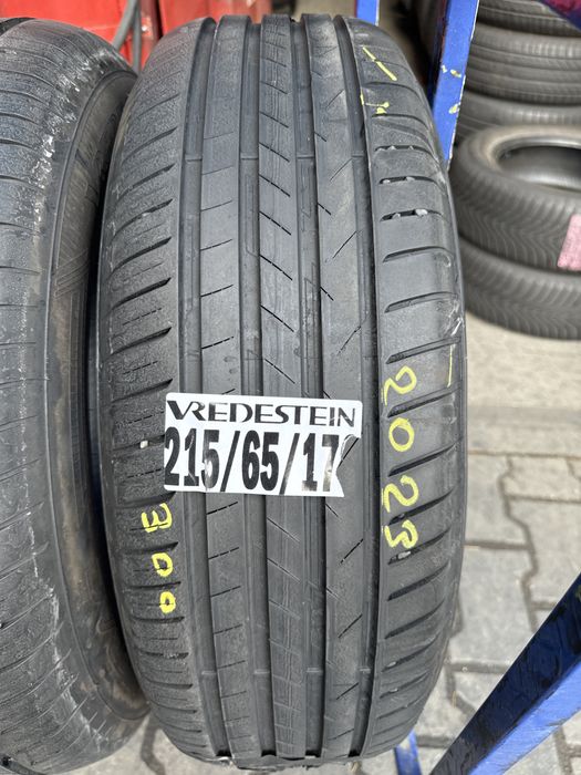 215/65/17 Vredestein