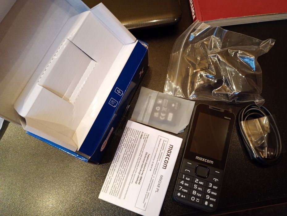 Vand 2 telefoane, nokia folosit si maxcom nou