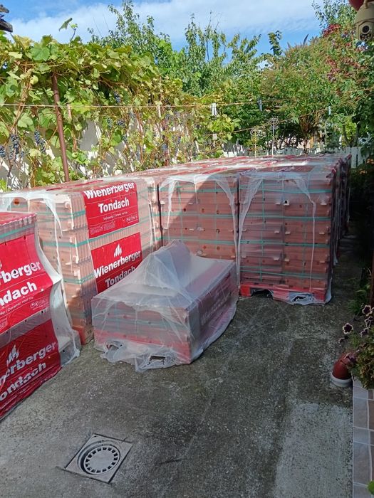 Vand tigla ceramica si coame ceramice noi,in palet.