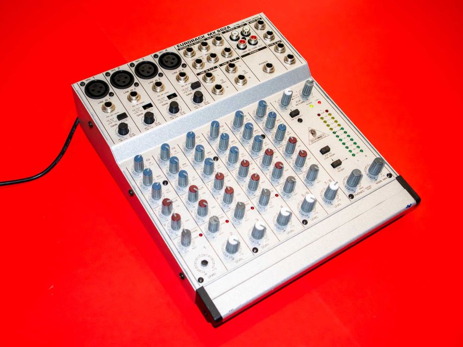 Behringer Eurorack MX802A 8-канален аудио миксер употребяван, работещ