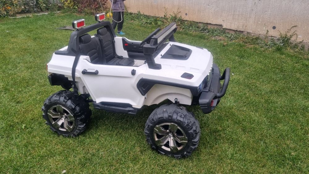 Детский электромобиль