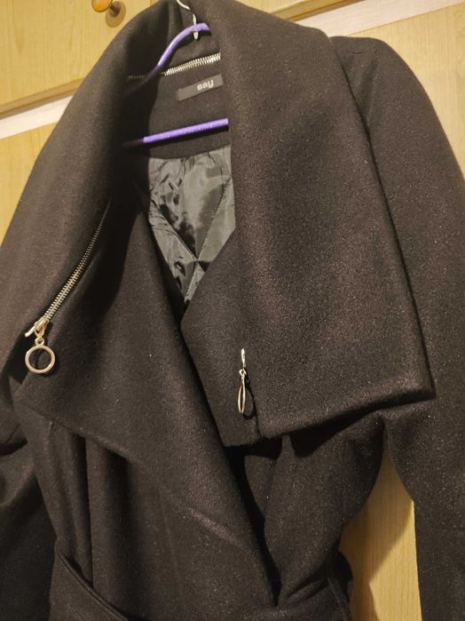 Продаю теплое черное пальто