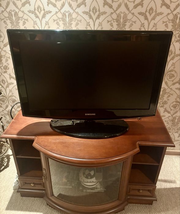 Продам телевизор жк Samsung 81 см