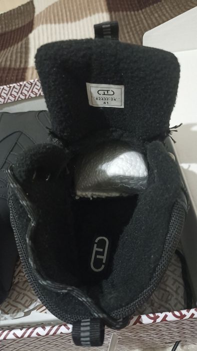 Продам ботинки зимние