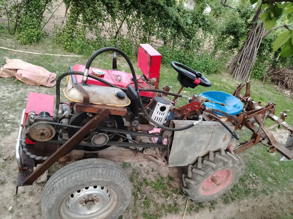 Зубр мини трактор сотилади ишлаши зур каплектида плуг. Чизели бор