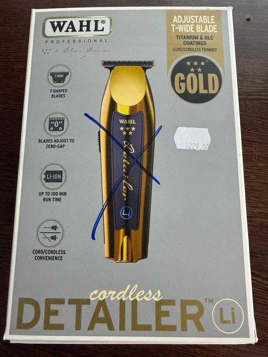 Nou! Stand cu incarcator maina de tuns Wahl Detailer