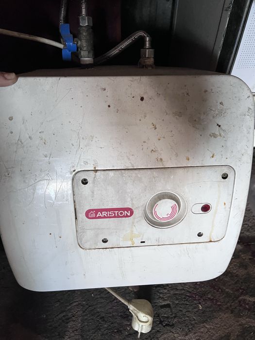 Бойлер водонагреватель Аристон