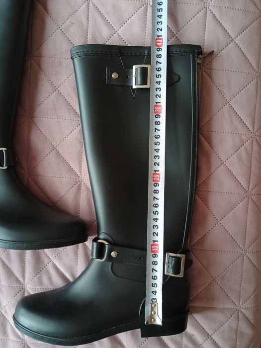 Черни гумени ботуши