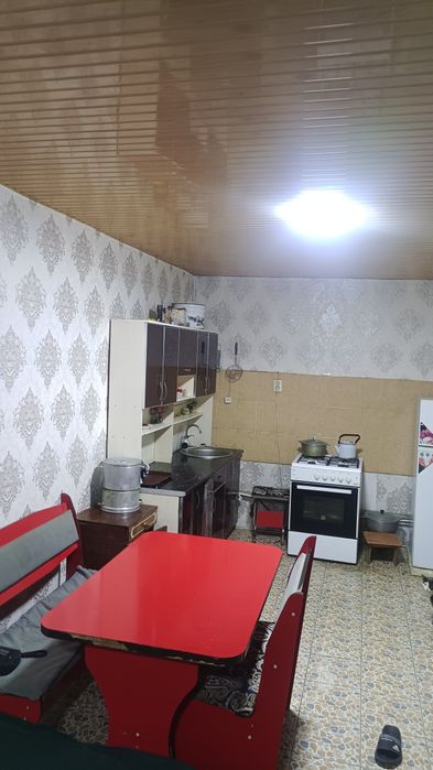 Xovli sotiladi  dom sharoitida qulayliklarga ega eski shahar bozor yaq