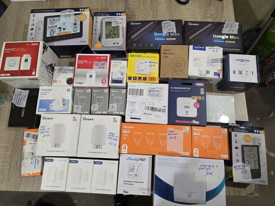 Голяма селекция смарт home устройства, термостати, релета, метеостанции и камери