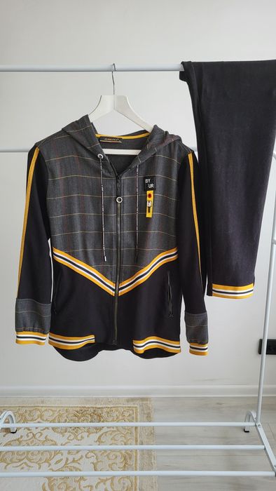 Платья и костюмы