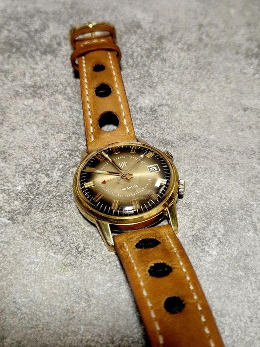 Ceas mecanic cu alarma  , placat cu aur