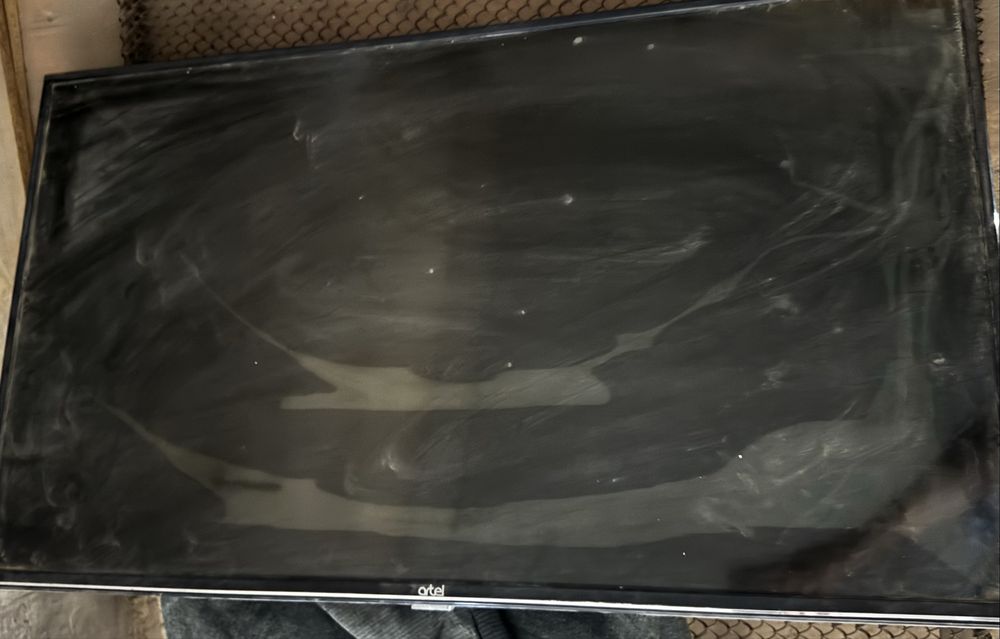 Artel . Теливизор 43