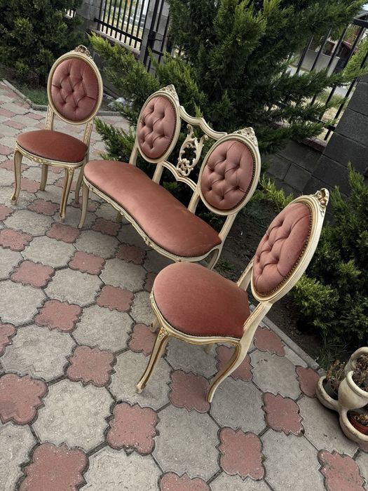 Bancuta si doua scaune stil Louis XVI