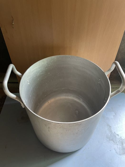 Продам кастрюлю .