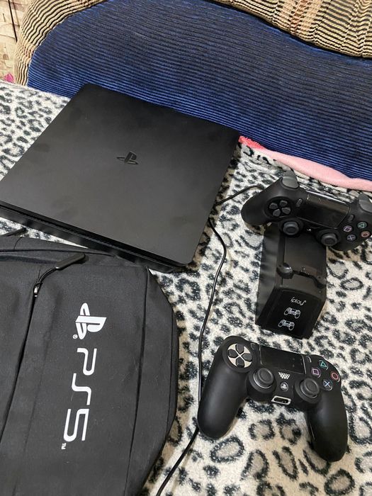 Продам sony ps4 новая