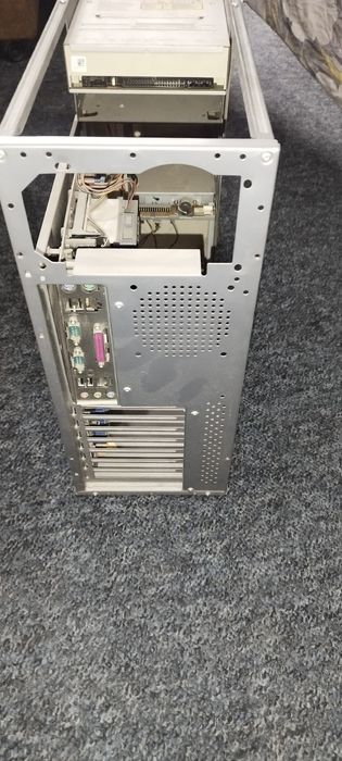 Компьютерный кейс mid tower