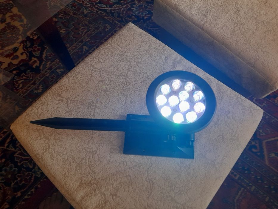 Продаётся  Ландшафтный Фанарик солнечный.