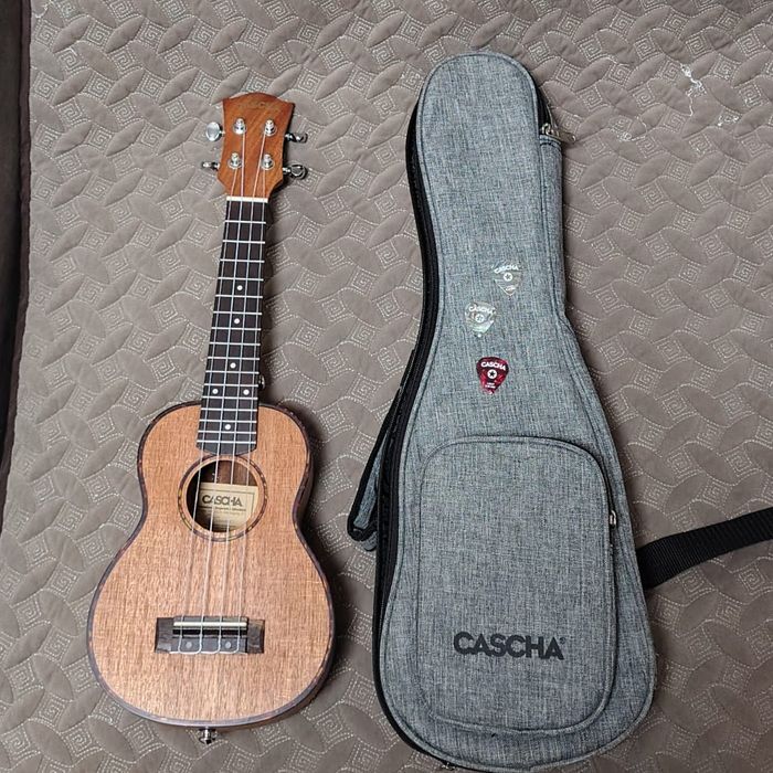 Продам укулеле Cascha
