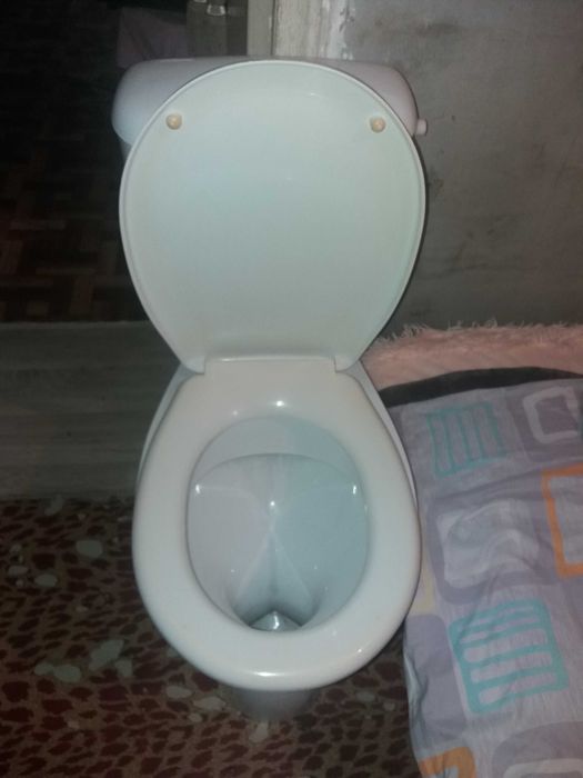 Продам унитаз . .