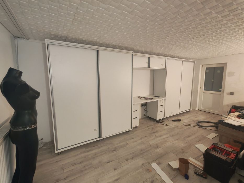 Montez mobila Ikea sau orice alt model de mobila.